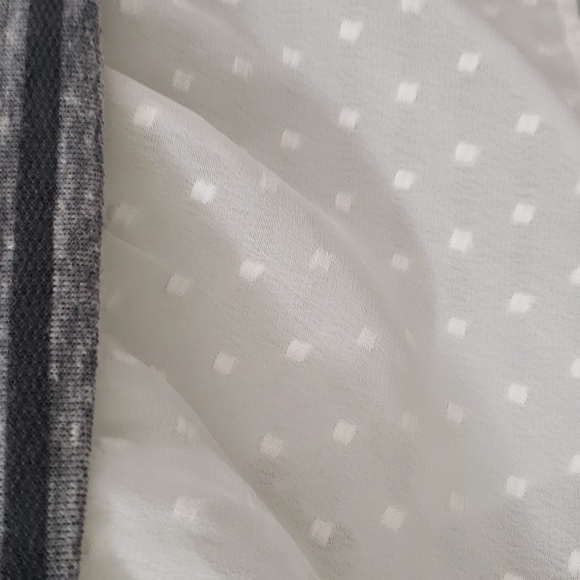 Logo Lori Goldstein Short Sleeve Ruffle Hem Top - Picture 5 of 9